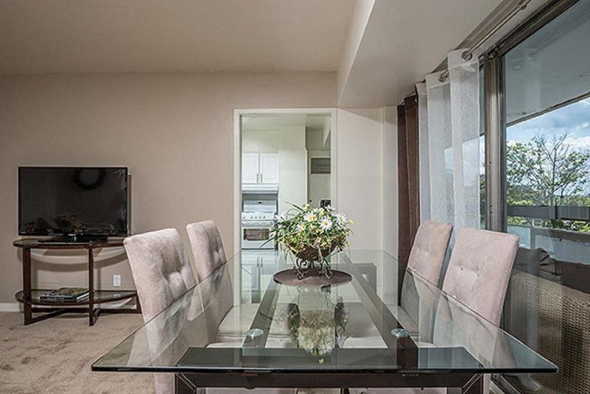 100 Bronson Avenue Studio-2 Beds Apartment, Ottawa East for Rent - Photo Gallery