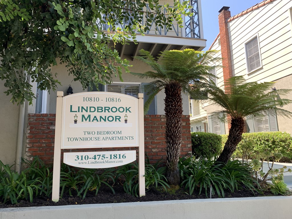 Lindbrook Manor Apartments