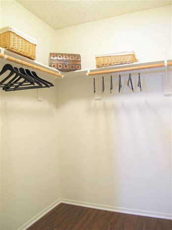 Versailles on the Lake Apartment unit Versailles on the Lake Apartment unit - Photo Gallery 6