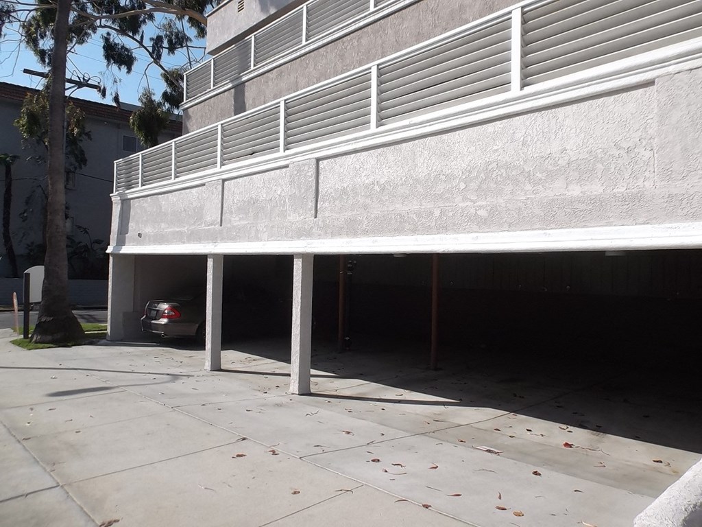 Woodruff Apartment Parking