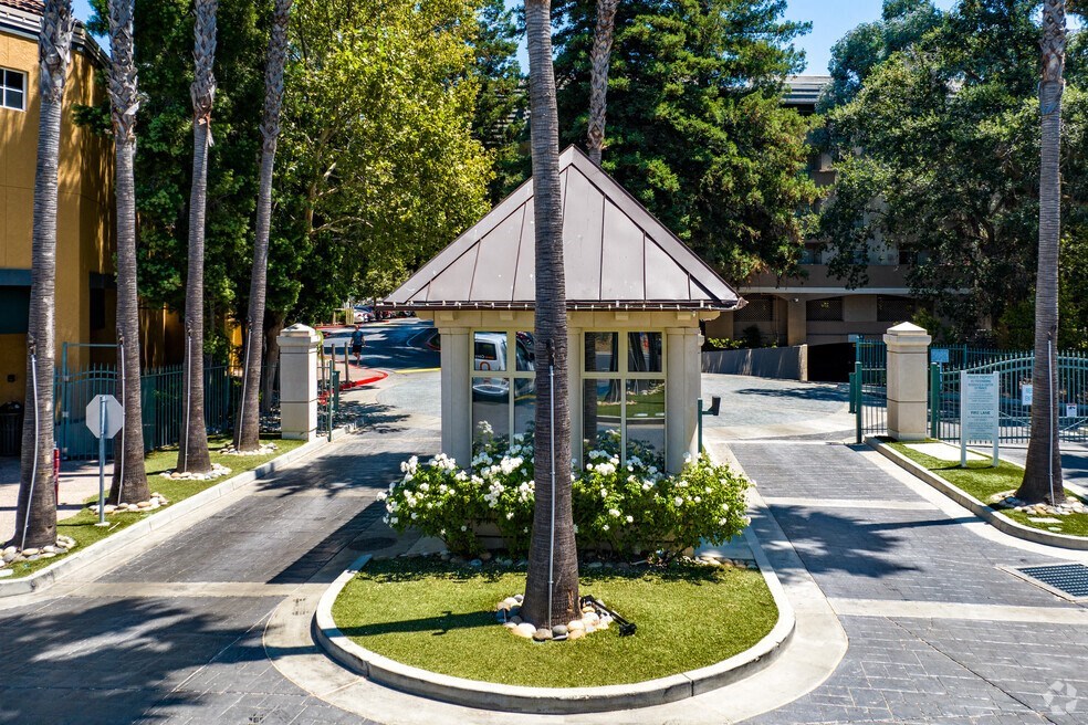 Park Regency Apartments