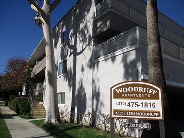 1550 & 1554 Woodruff Ave Studio-1 Bed Apartment for Rent Photo Gallery 1