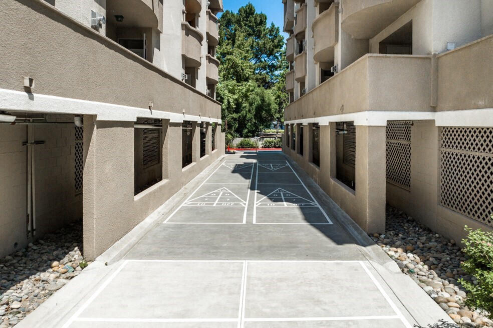 Park Regency Apartments