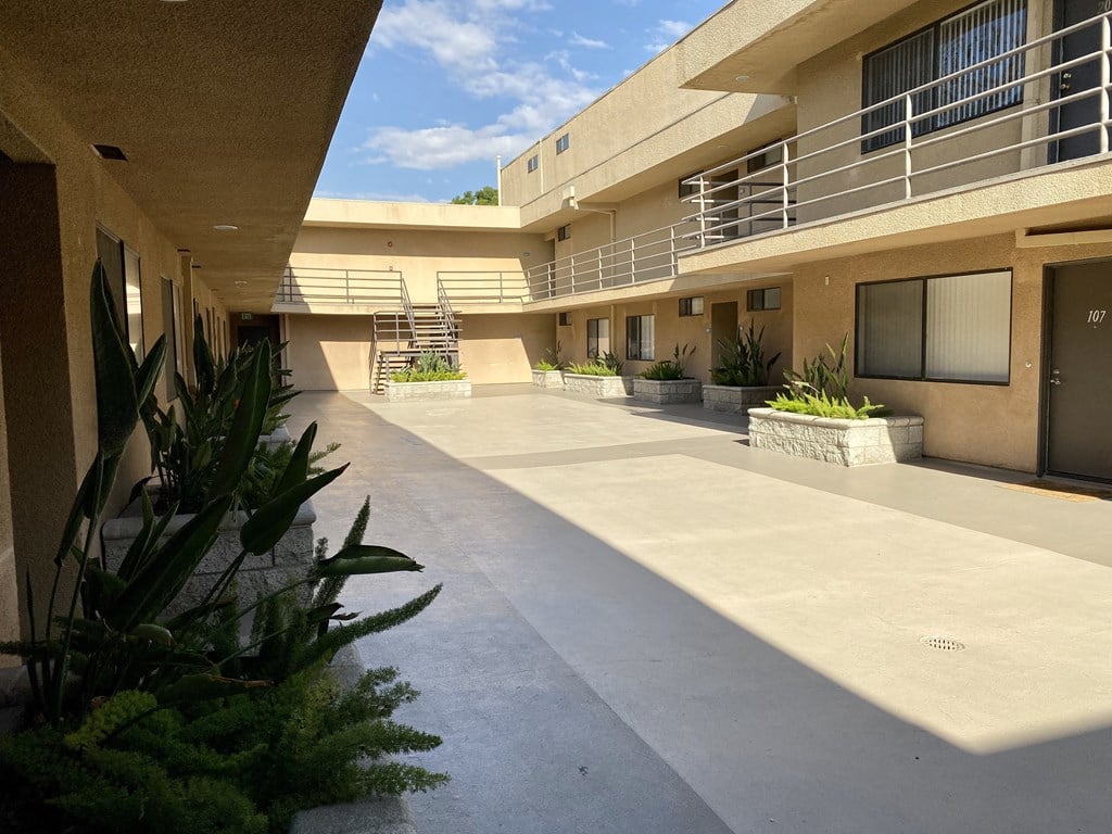 Woodman Place Apartment Courtyard