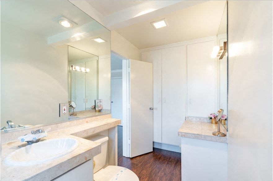 Lindbrook Manor Apartments