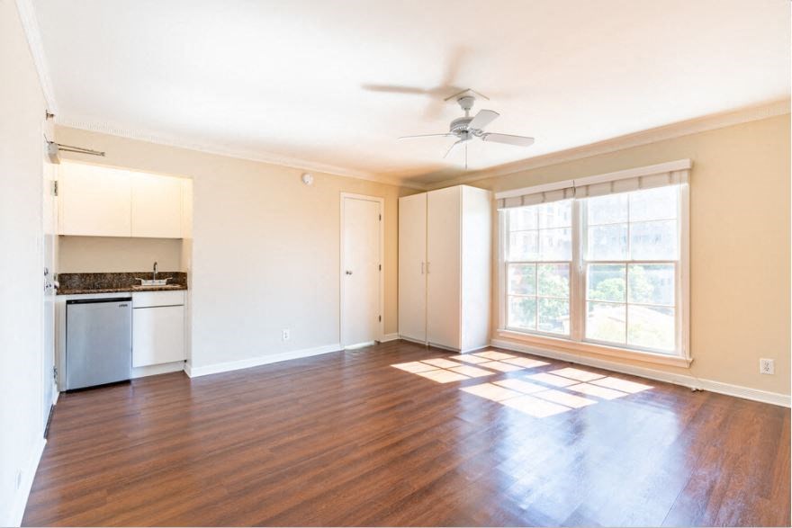 Lindbrook Manor Apartments unit