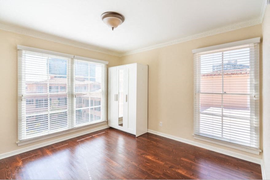 Lindbrook Manor Apartments unit