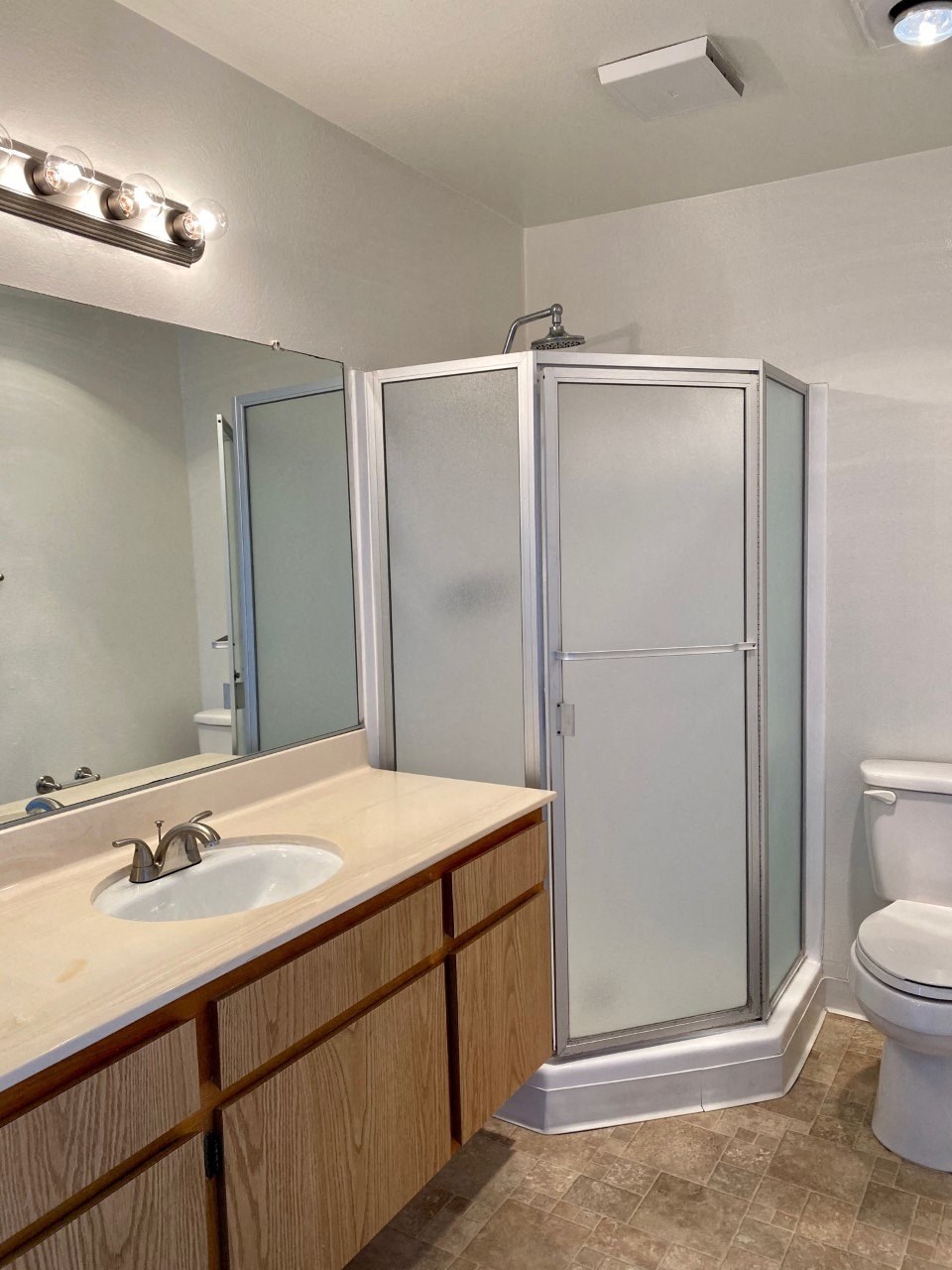 Woodman Place Apartment Bath