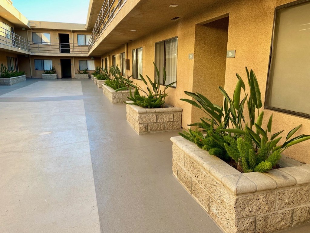 Woodman Place Apartment Courtyard