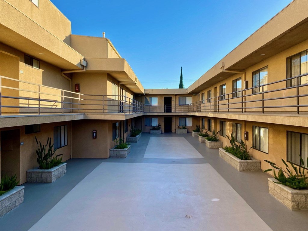 Woodman Place Apartment Courtyard