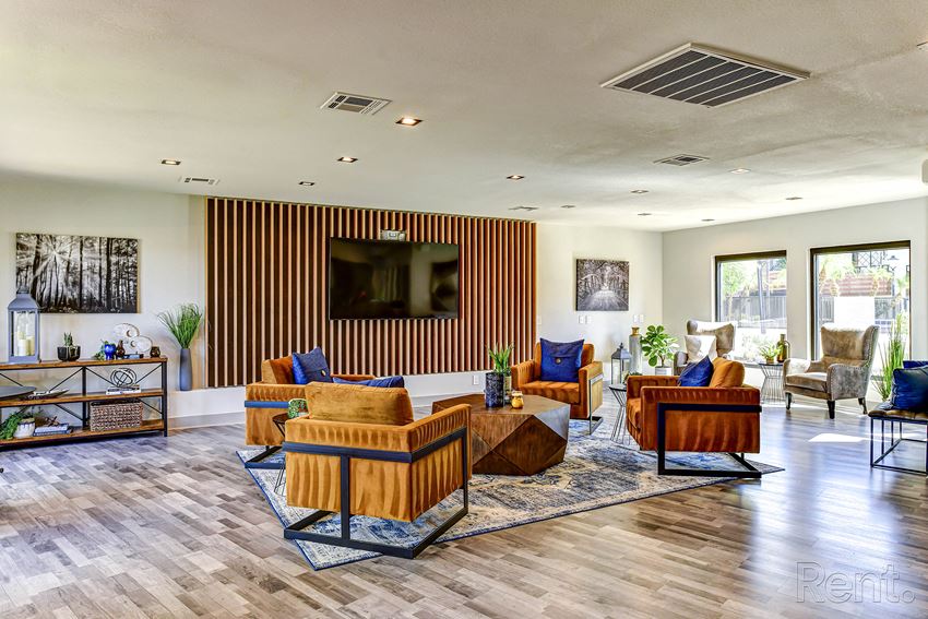 Leasing Center and Resident Lounge - Photo Gallery