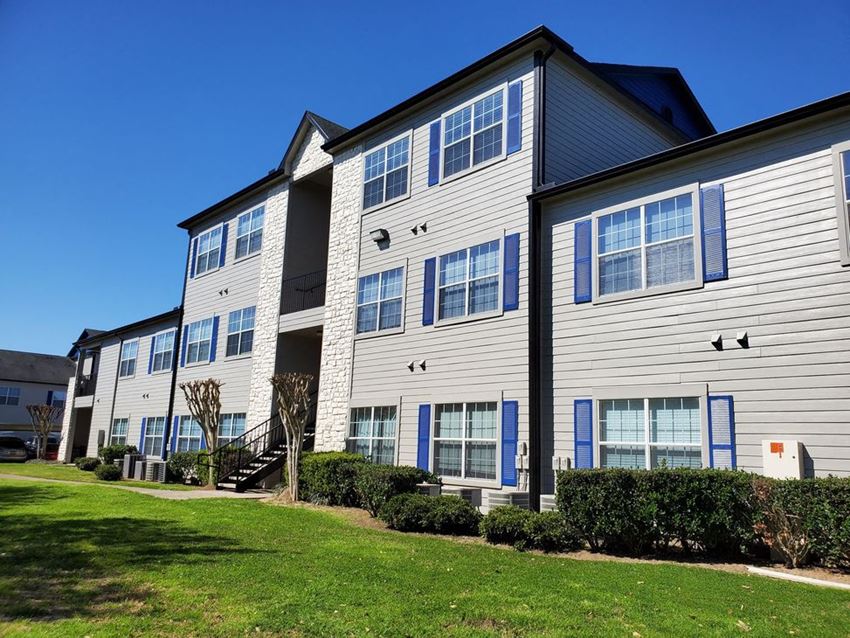 Garden style apartment community - Photo Gallery