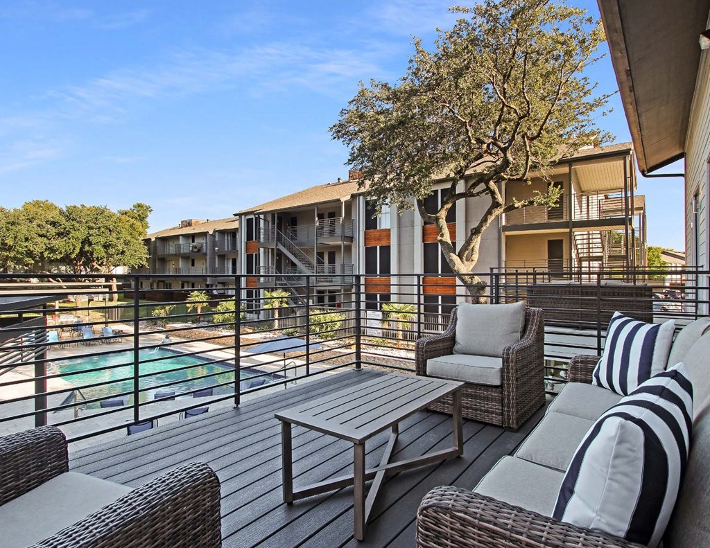 3800 on Portland, Balcony View