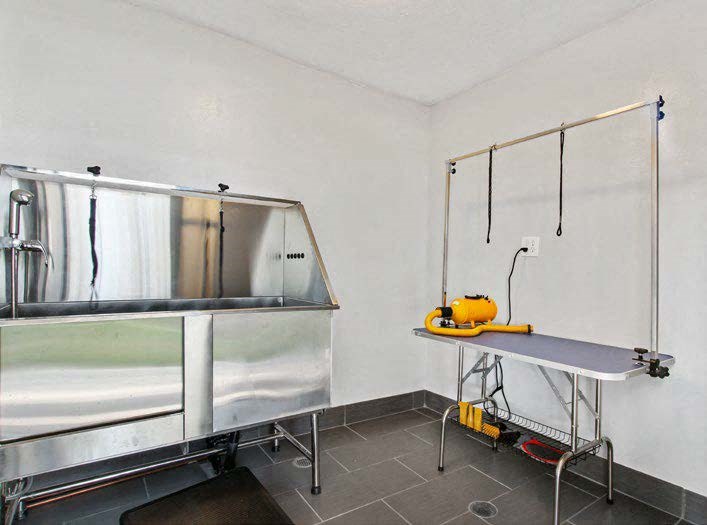 3800 on Portland, Pet Spa