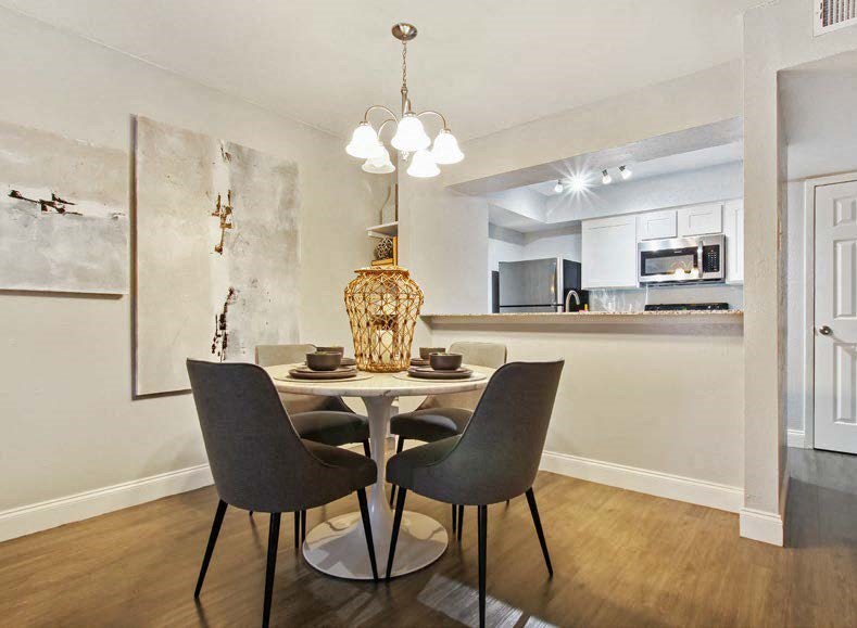 3800 on Portland, Dining Room