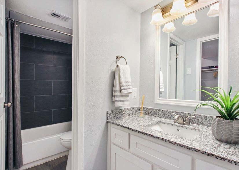 3800 on Portland, Bathroom