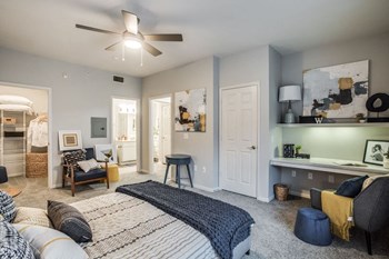 Spacious bedrooms with ceiling fan - Photo Gallery 6