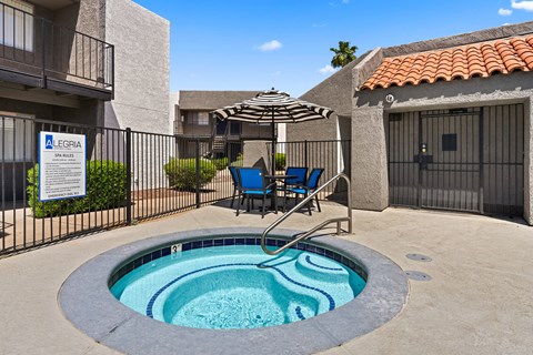 hot tub at the enclave at woodbridge apartments in sugar land, tx