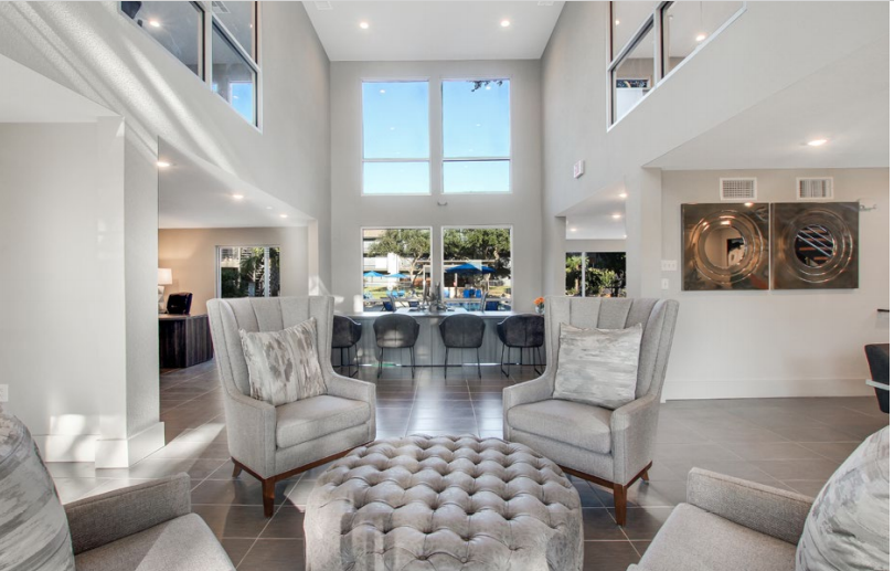 3800 on Portland, Clubhouse