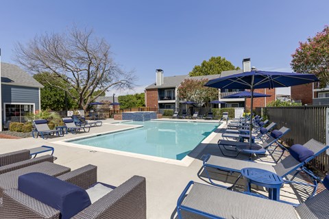 Pool and Poolside Lounge