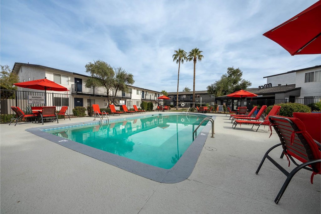 Pool and Poolside Lounge