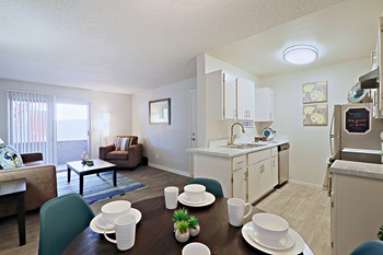 private eat-in dining room - Photo Gallery 6