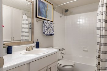 2505 Thomason Circle 1-2 Beds Apartment for Rent - Photo Gallery 5