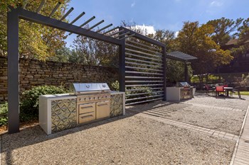 Las Colinas Heights Apartments