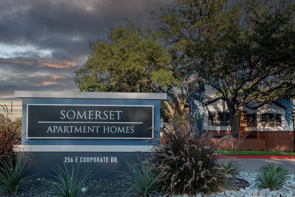 a sign for somerset apartment homes in front of a cloudy sky