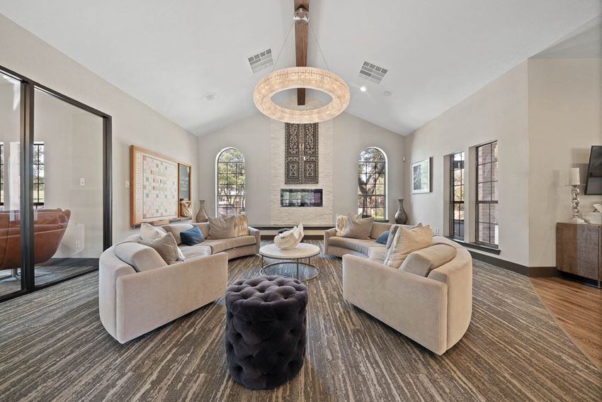 Leasing Center and Resident Lounge - Photo Gallery