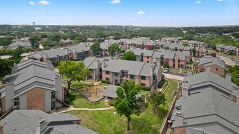 the estates at tanglewood|aerial view of community with basketball court