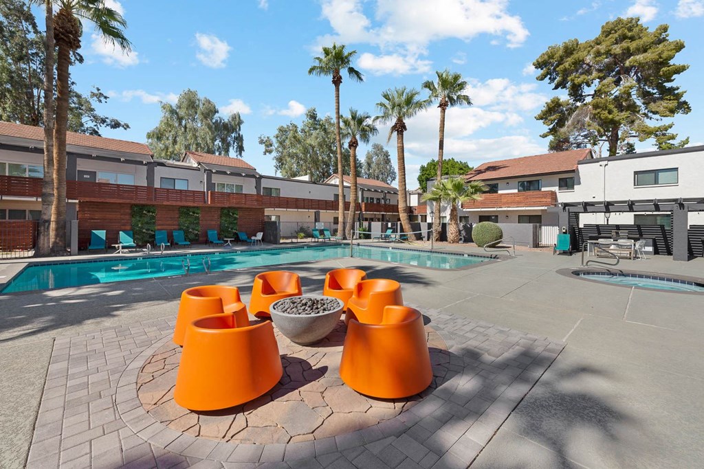 Pool and Poolside Lounge