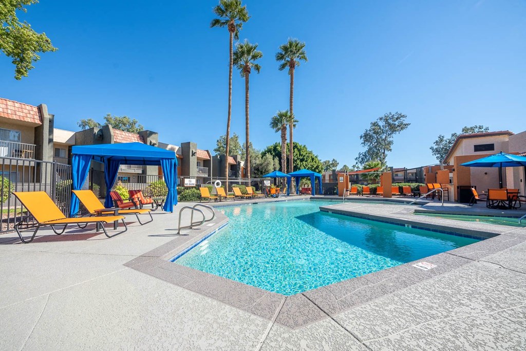 Pool and Poolside Lounge