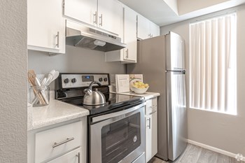 Upgraded Kitchen with Stainless Steel Package Upgraded Kitchen with Stainless Steel Package - Photo Gallery 4