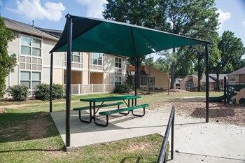 Avalon on Montreal | Picnic Area & Playground Avalon on Montreal | Picnic Area & Playground - Photo Gallery 5