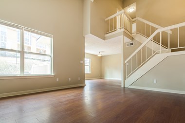 1086 Montreal Rd. 2-4 Beds Apartment for Rent - Photo Gallery 1