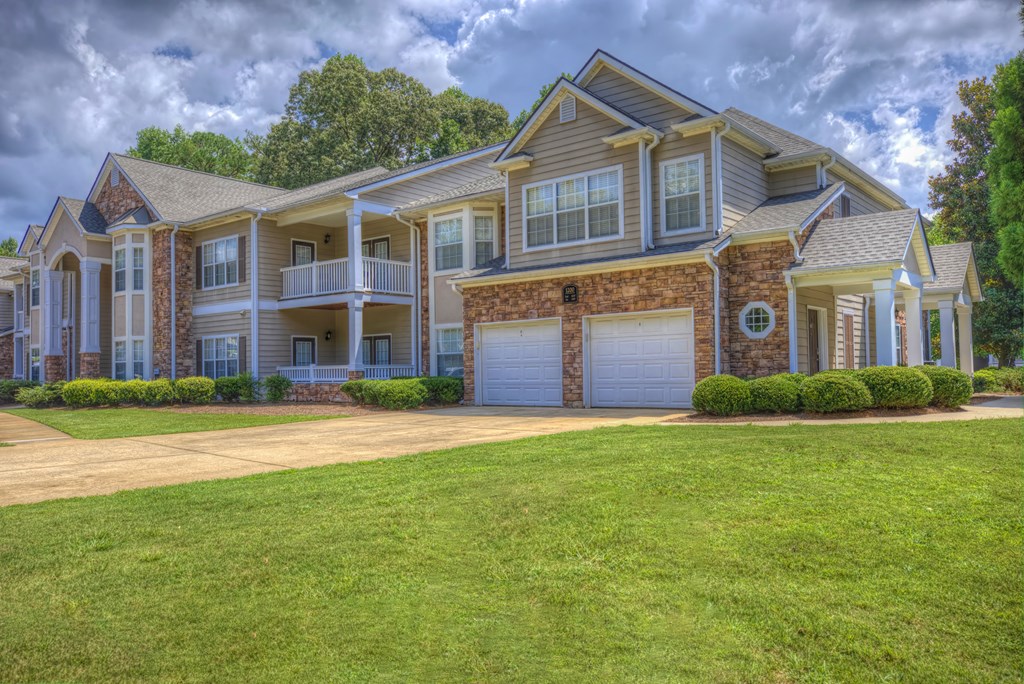 Lullwater at Bass | One, Two and Three Bedroom Apartments