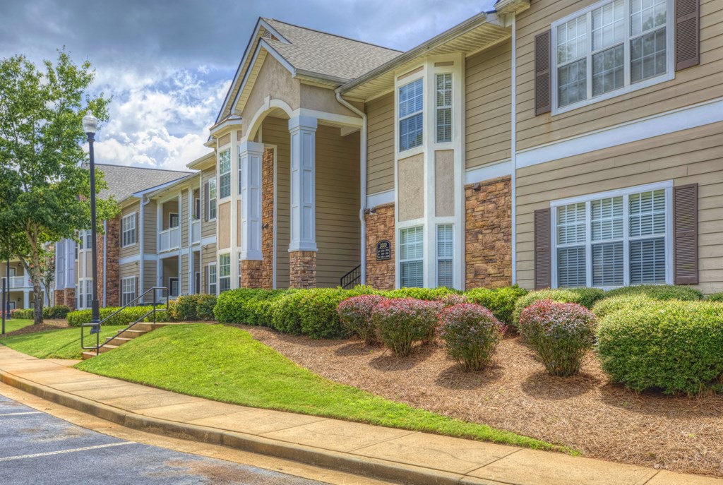 Lullwater at Bass | One, Two and Three Bedroom Apartments