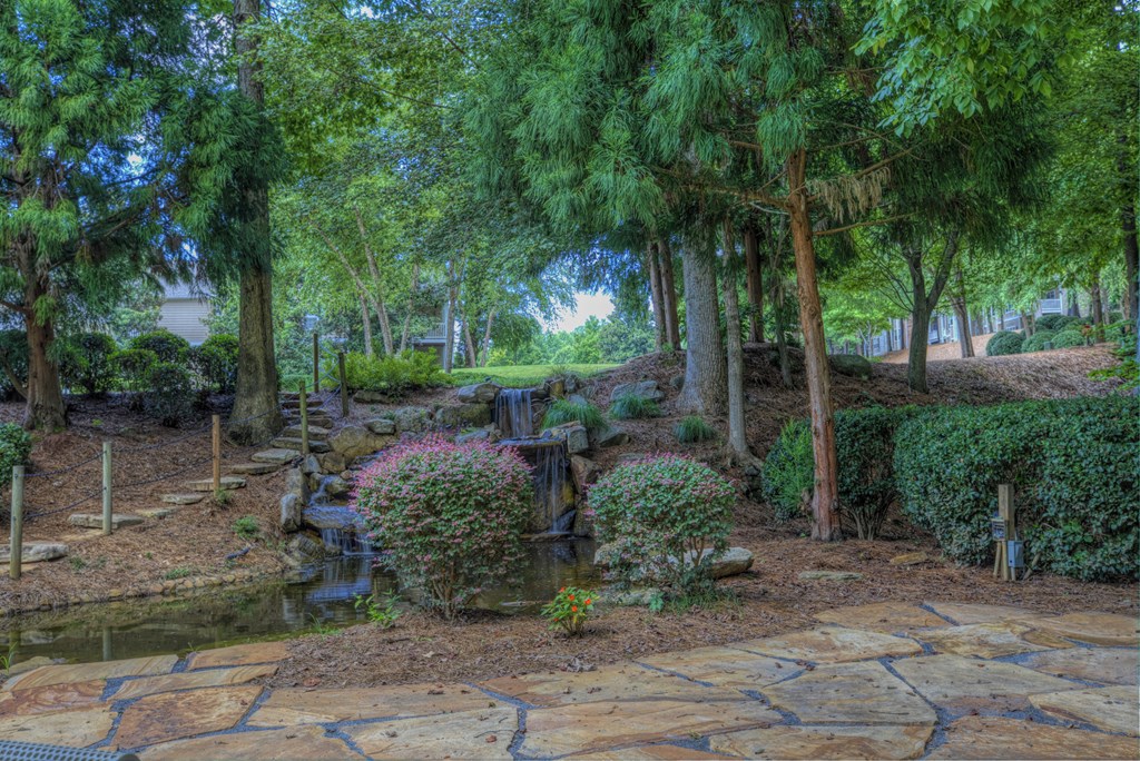 Lullwater at Bass | Beautiful Grounds