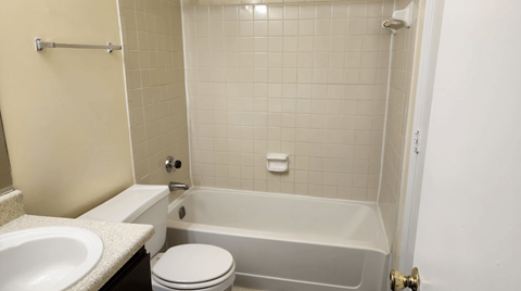 Oak Ridge Trace Apartments | Soaking Tubs