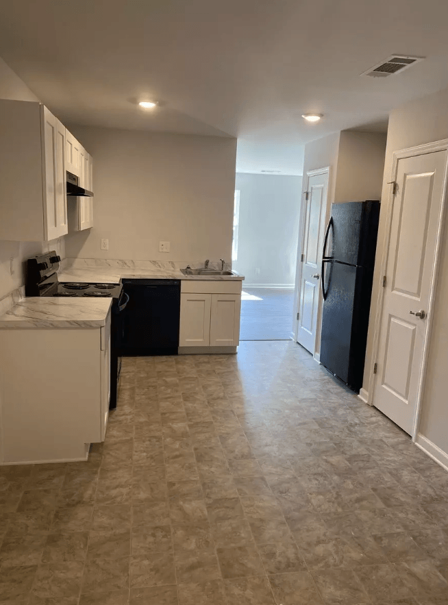 Collins Vineyard Townhomes I White Cabinets