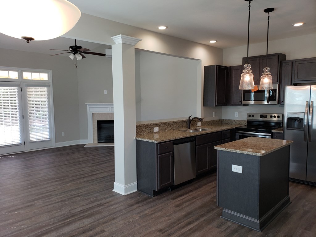 Woodland Springs Townhomes | Entertaining Kitchens w/ Stainless Steel Appliances Woodland Springs Townhomes | Entertaining Kitchens w/ Stainless Steel Appliances