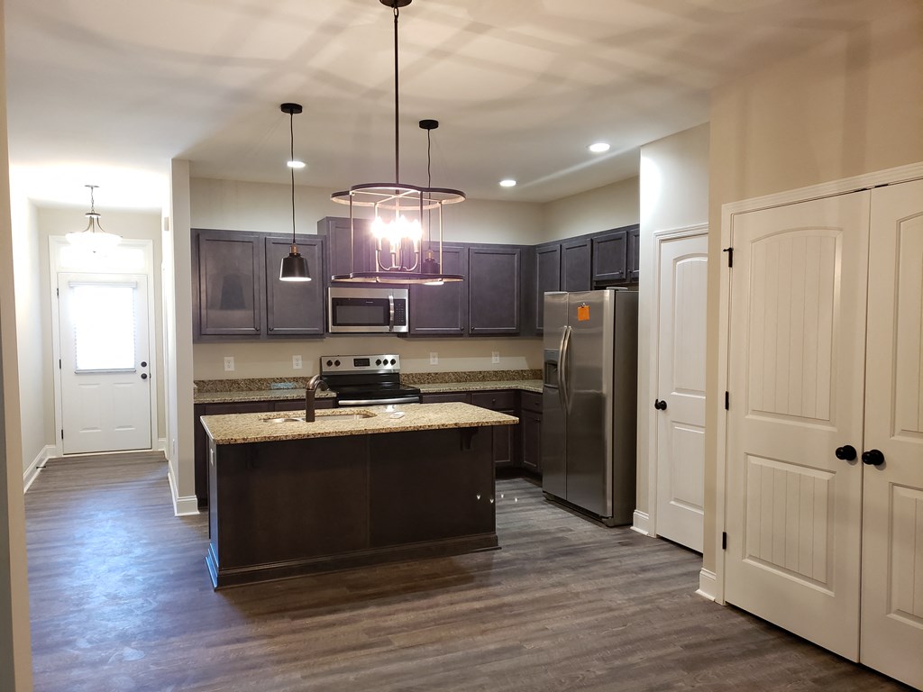 Woodland Springs Townhomes | Island Kitchens