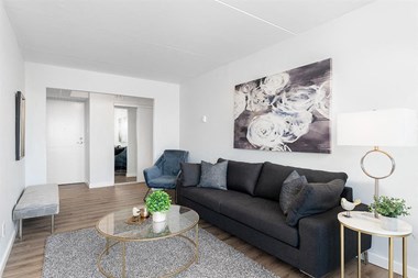 1660 Henderson Hwy. 3 Beds Apartment for Rent