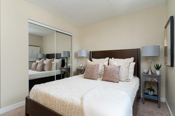 1590 Henderson Hwy 1 Bed Apartment for Rent - Photo Gallery 3