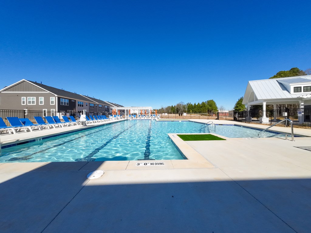 the pool at the preserve apartments