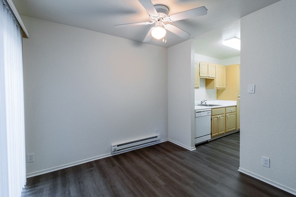 the preserve at ballantyne commons apartment living room and kitchen