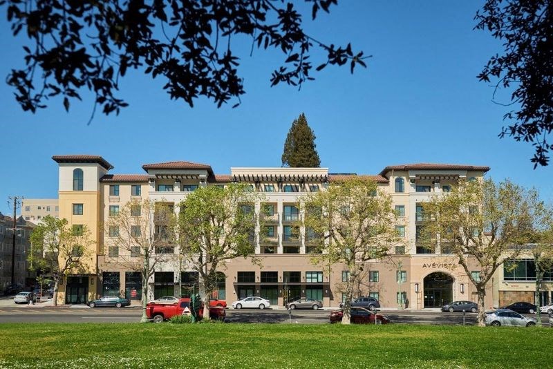 a large building with cars parked in front of it
