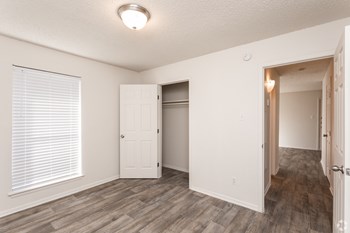7220 Marbach Rd 1208 1-2 Beds Apartment for Rent - Photo Gallery 4