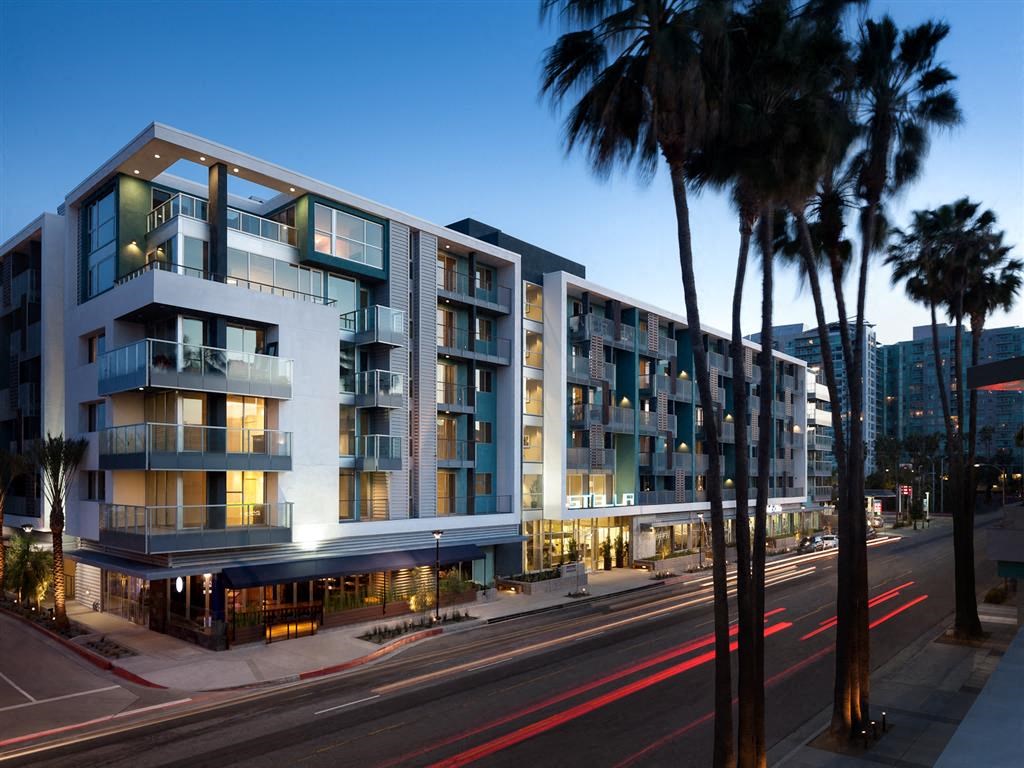 the building in which the hotel is located